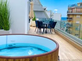 GEA SEAVIEW APARTMENT - Bright Top-Floor Gem in central Nettuno, Steps from the Station