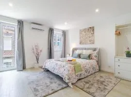 HostWise - Modern & Bright Studio