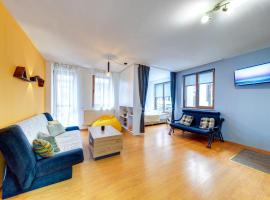 Colorful Retreat - 1BD next to the slopes by Flat Manager, place to stay in Pamporovo