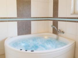 Parkresidenz Maria - 160 m2 - Whirlpool - Terrasse - Exklusiv am Goethepark, hotel with hot tubs in Weimar