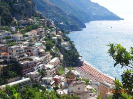 A casa dei Sasso, vista mare mozzafiato!, hotel v destinaci Positano