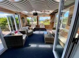 Lakeside reserve house close to city centre