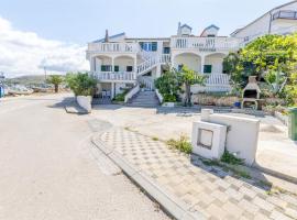 Apartments Olivera, hotel in Rogoznica