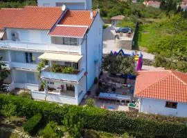 Apartments Biserka G