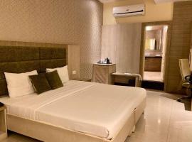 Status Business Hotel - Naveen Market, hotel poblíž Letiště Kanpur - KNU, Kánpur