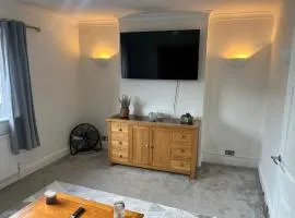 Albans Road Apartment - 4 Bedroom Stay