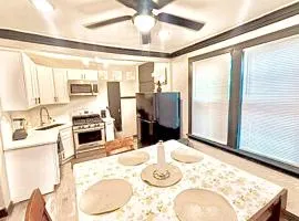 Quiet 1BR, Eat-In Kitchen, Close to Midway