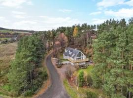 Stunning 4 bed rural retreat in Aberlour, hotel in Aberlour