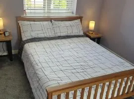 Double B&B Room in Southwater with Private Bathroom and Parking