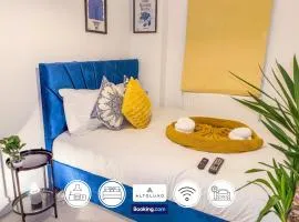 Armoury Square Deluxe 4BR Home near City Centre by AltoLuxoExperience Short Lets & Serviced Accommodation With Free Parking & WiFi