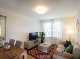 Cosy 1-Bed Apartment with Parking Included - CF31-4, hotel v destinaci Nyon