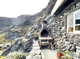 Casa Cueva con Vistas Panorámicas al Mar y BBQ, ξενοδοχείο σε Valverde