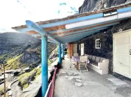 Casa Cueva con bonitas vistas al mar y barbacoa