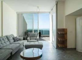 Exclusive Seafront Duplex with Jacuzzi