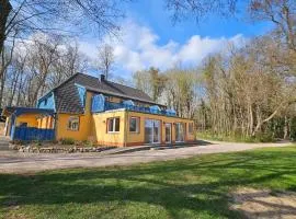 Ferienwohnung im Landschaftsschutzgebiet, mit Dachzimmer und Terrasse zum See mit hauseigenem Bade-Steg