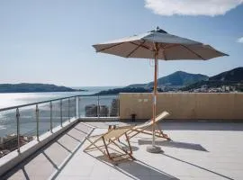 Spacious Parus apartments in Rafailovici