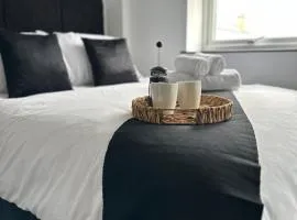 Modern Borehamwood Flat - 2 Min Walk to Station