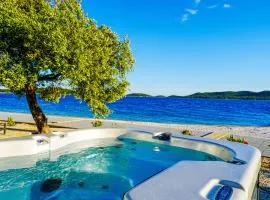 BUQEZ ECO RESORT - Beach Villa 28 - Directly by beach