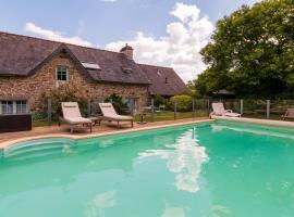 Chambres d'hôtes avec piscine, luxury hotel in Arzano