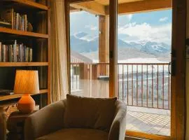 3BR Mountain Condo at the Trailhead with Huge Views