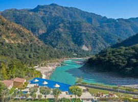 Aloha on the Ganges Ganga View with Infinity Pool 2BHK 305 by Almost Heaven, condominio en Rishikesh
