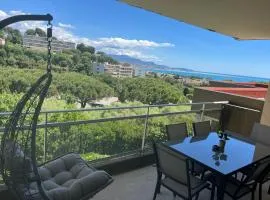 Appartement vu mer et montagnes