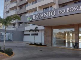 Apartamentos Recanto do Bosque, hotel in Caldas Novas