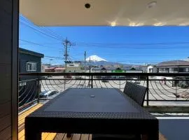 PLEO 圧巻の富士山ビュー バルコニーあり モダンで綺麗な宿を貸し切り Max4名