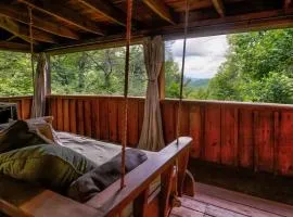 Nice View Fireplace, Hot Tub, Porch Bed, Private