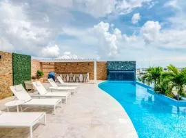 Adorable Rooftop Pool, Reliable WiFi, Near 5th Ave
