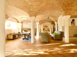 Melegis 1-Bed Cottage Sleeps 2 Pool & Garden