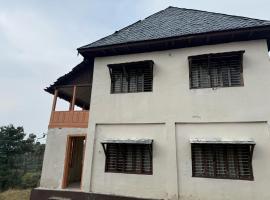 Trakers home, ξενοδοχείο σε Jhungi