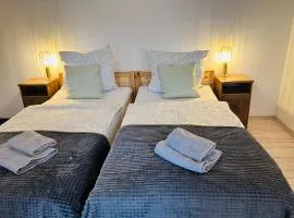 Alter Gutshof Kromlau Direkt am Schloss und Rhododendronpark, Terasse und Parkplatz