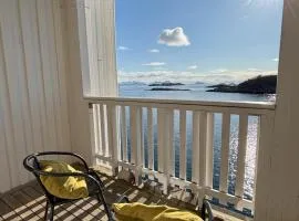 Apartment by the sea in Henningsvær