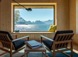 Minkfarmen, Spacious seaside cabin with scenic view