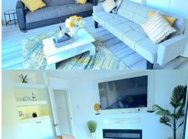 Large House, Home for Contractors- Park Free, готель у місті Чатем