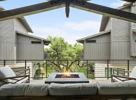Luxe 3-Story Retreat - Chefs Kitchen and Firepit