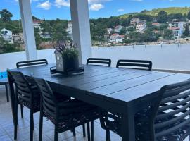 Hvar beach vacation, hotelli kohteessa Vrboska