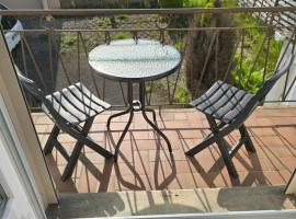 Les Broutays, hotel v destinaci Revin