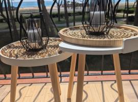 TRESOR LITTORAL, belle vue direct plage, hotel in Argelès-sur-Mer