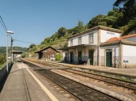 Estação de Mosteirô, Next Stop - by RowdHouses