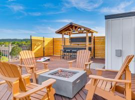 1 Block to Lake City Marina Condo with Rooftop Deck, acomoda&ccedil;&atilde;o em condom&iacute;nio em Lake City