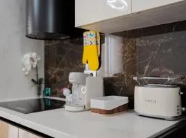 Adela & Robert Home cu piscină și parcare privată