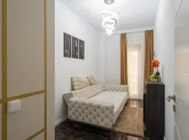 Adela & Robert Home cu piscină și parcare privată