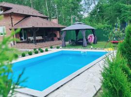 Vikendica Una na Drini، فندق في لوزنيكا