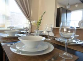 556b) Large 3 bedroom with Parking, hotel in North Bergen