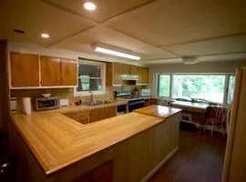 White River Float Trips - Charming country 4Bd 2Ba Full House - Near Beaver Lake & Dam and Eureka Springs - 3 boat ramps within 3 miles