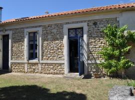 La Soleillanne-500m de la plage des Sables Vignier-3 &eacute;toiles, hotel na pl&aacute;ži v destin&aacute;cii Saint-Georges-dʼOl&eacute;ron