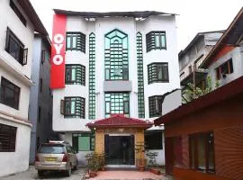 Hotel O Azad