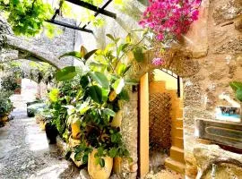 Rafaela suite old town